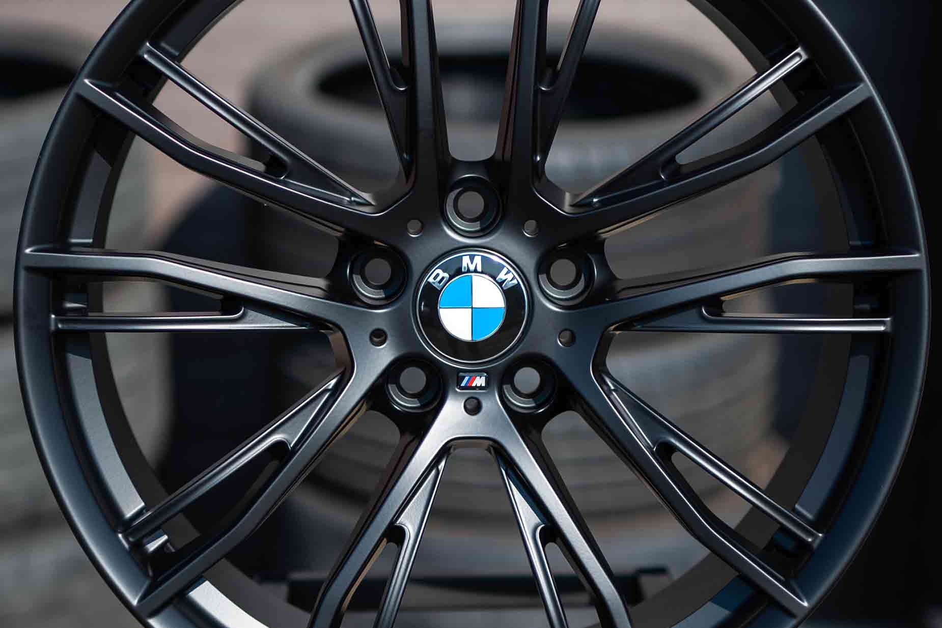BMW 440 black wheel